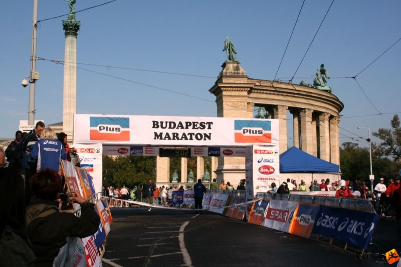 Budapest Marathon Budapest Hősök tere, Budapest Heroes Square Budapest Marathon in Hungary,, Budapest Hősök tere, Budapest Heroes Square