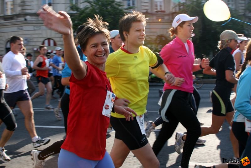 Budapest Marathon in Hungary,, Cica Debrecenből és Kovács Marianna
