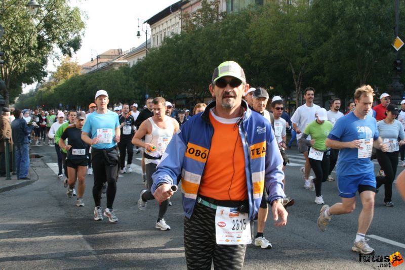 Budapest Maraton Csűrös Róbert - futóbolond Plus Budapest Marathon, Csűrös Róbert - futóbolond