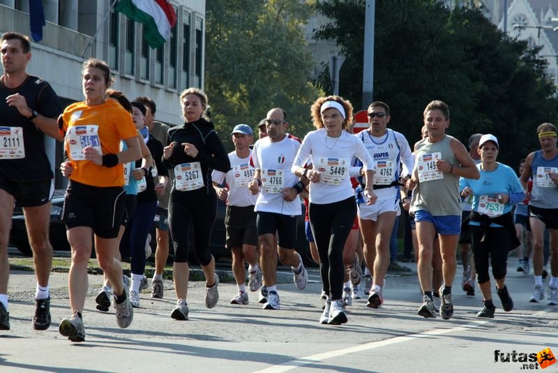 Budapest Marathon budapest_marathon_9130.jpg Budapest Marathon in Hungary, budapest marathon runners 9130.jpg
