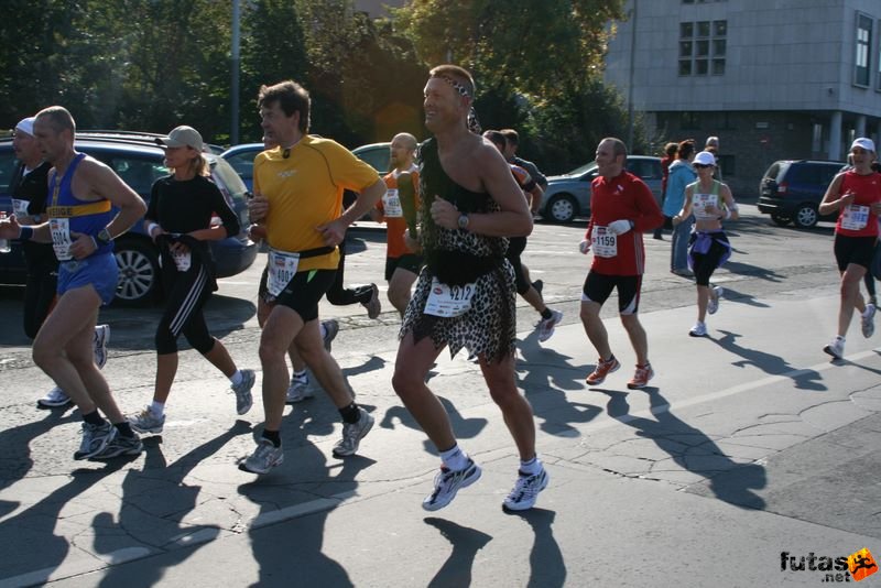 Budapest Marathon in Hungary, budapest marathon runners 9134.jpg