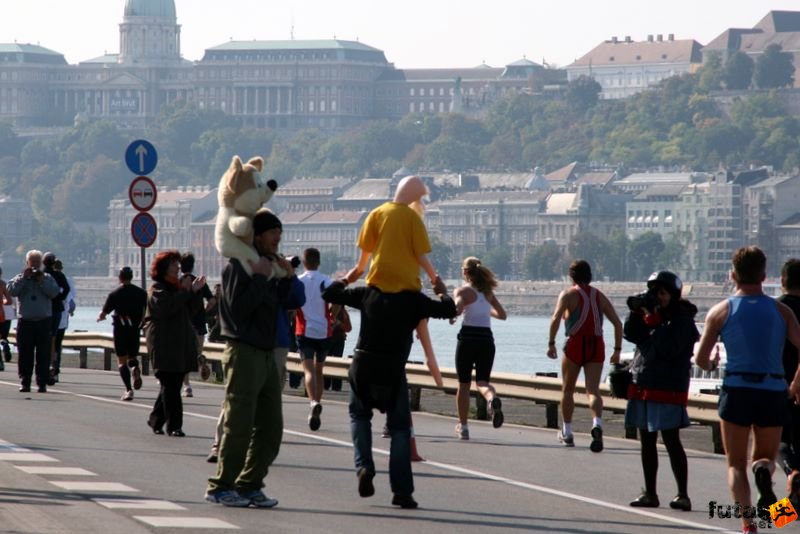 Budapest Marathon budapest_marathon_9250.jpg Budapest Marathon in Hungary, budapest marathon runners 9250.jpg