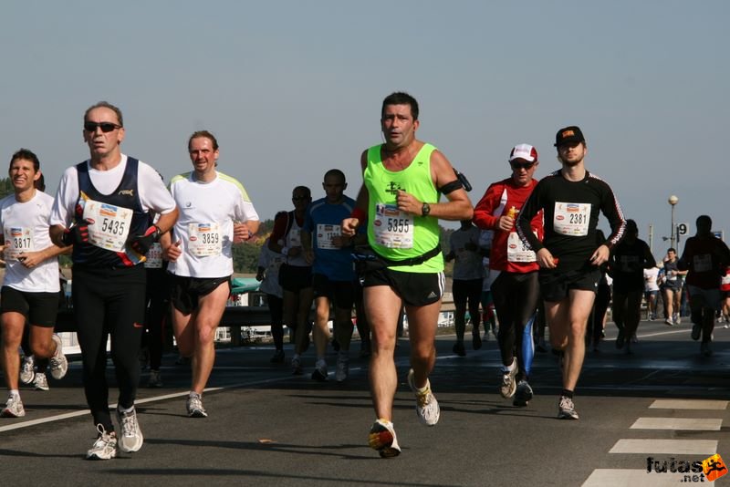 Budapest Marathon in Hungary, budapest marathon runners 9278.jpg
