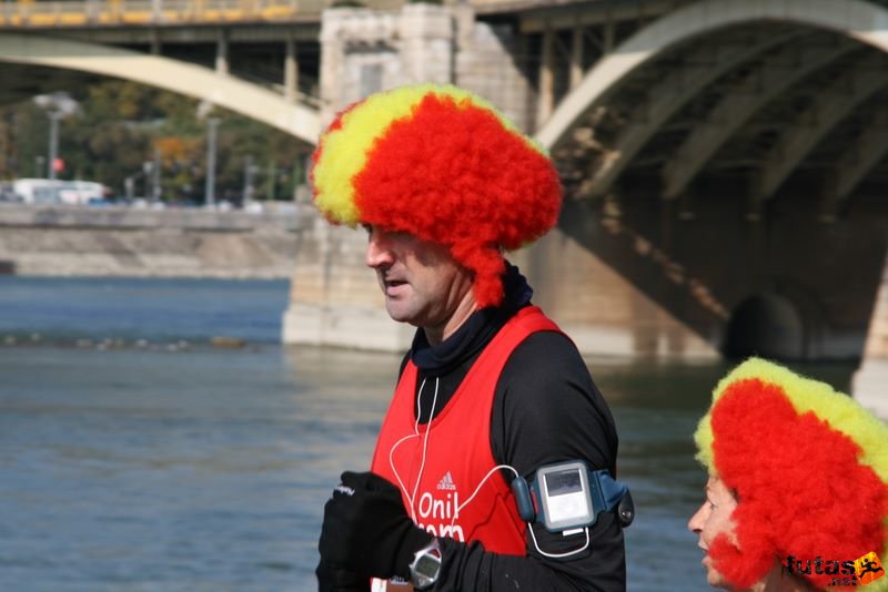 Budapest Marathon in Hungary, budapest marathon runners 9367.jpg