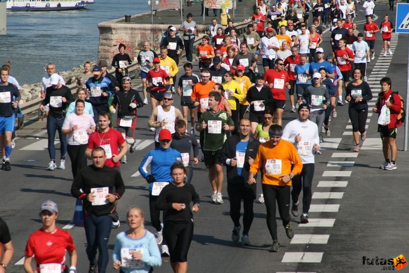 Budapest Marathon in Hungary, budapest marathon runners 9390.jpg