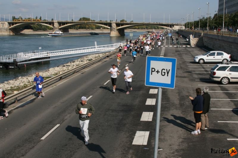 Budapest Marathon in Hungary,, maratoni futás a pesti rakparton