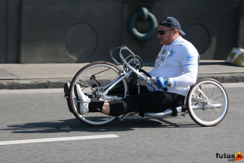 Budapest Marathon in Hungary,, kerekesszékes versenyző