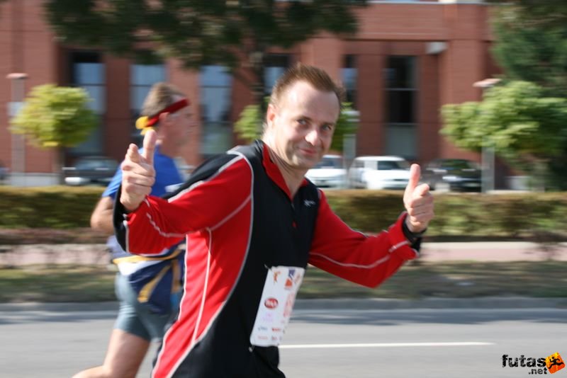 Budapest Marathon in Hungary, budapest marathon runners 9548.jpg