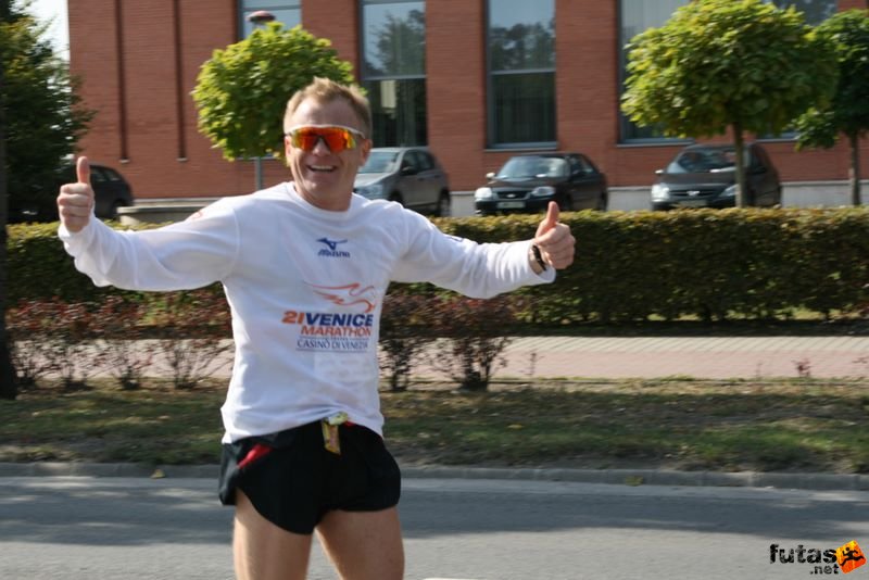 Budapest Marathon budapest_marathon_9561.jpg Budapest Marathon in Hungary, budapest marathon runners 9561.jpg