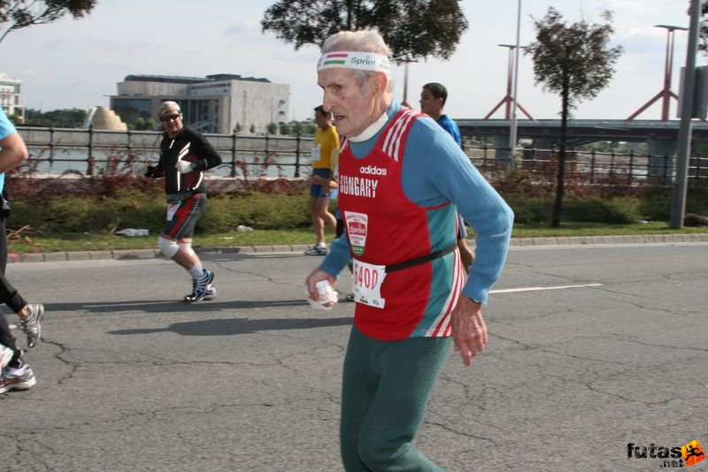 Budapest Maraton Ötvös Ferenc, születet 1927 , 81 éves 30 km futás Plus Budapest Marathon, Ötvös Ferenc, születet 1927 , 81 éves 30 km futás