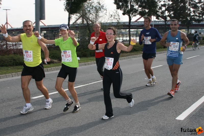 Budapest Marathon budapest_marathon_9663.jpg Budapest Marathon in Hungary, budapest marathon runners 9663.jpg