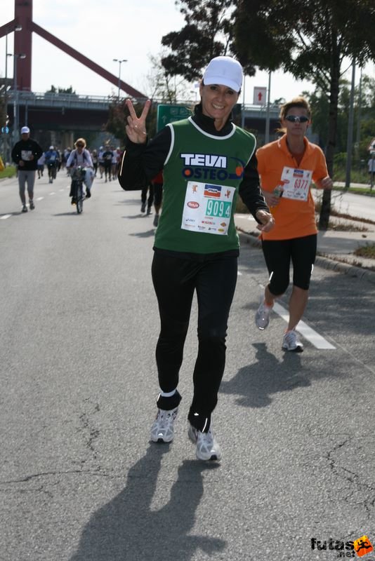 Budapest Marathon budapest_marathon_9729.jpg Budapest Marathon in Hungary, budapest marathon runners 9729.jpg