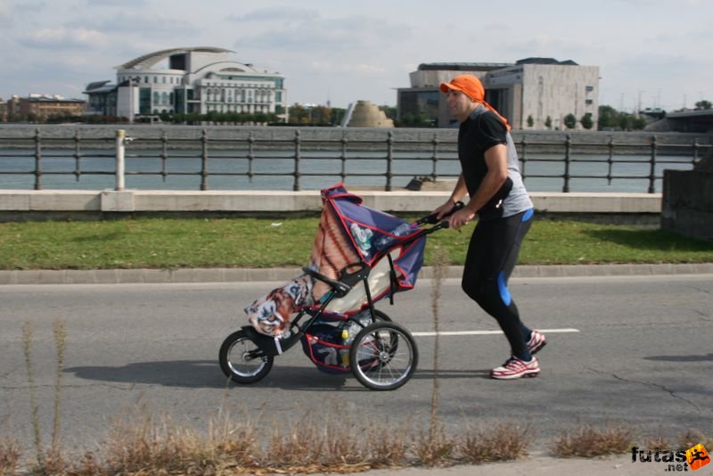 Plus Budapest Marathon, babakocsi futó