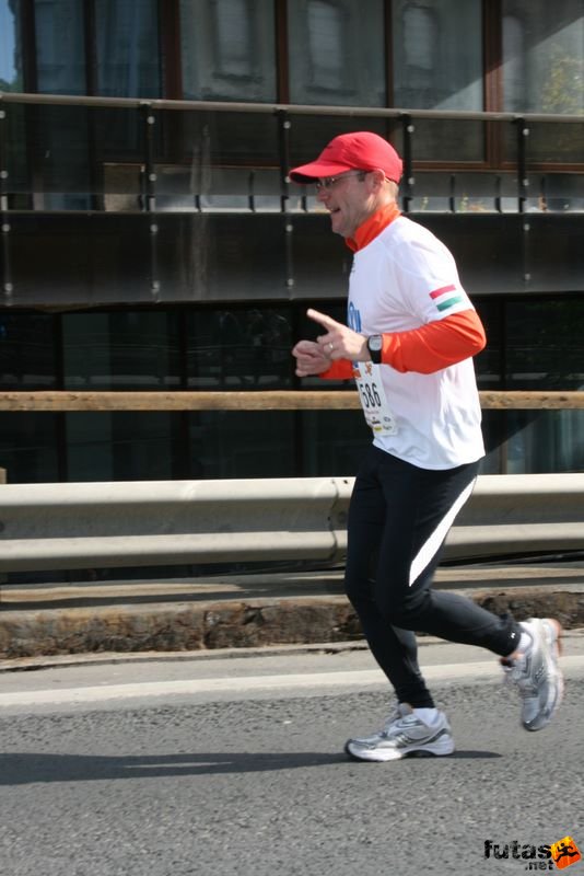 Budapest Marathon budapest_marathon_9822.jpg Budapest Marathon in Hungary, budapest marathon runners 9822.jpg