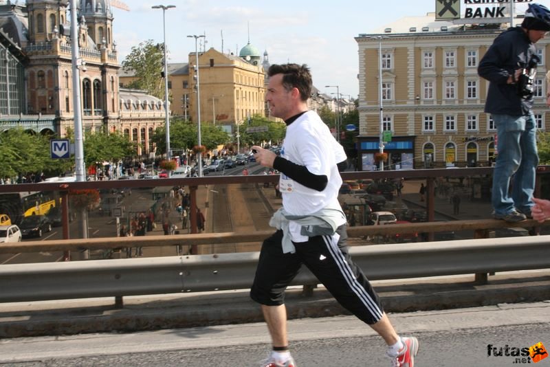 Budapest Marathon in Hungary,, Nyugatinál
