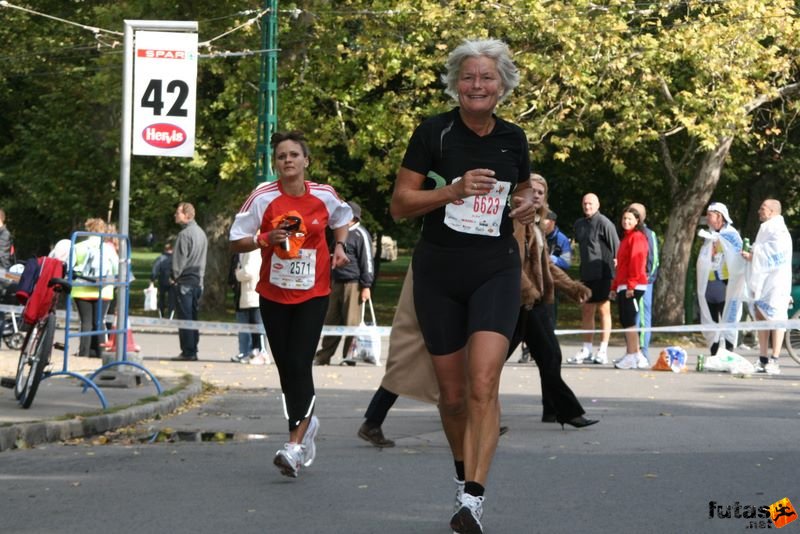 Budapest Marathon Norberg Kari, Droslashbak Marathon Klub Budapest Marathon in Hungary,, Norberg Kari, Droslashbak Marathon Klub