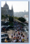 Budapest Marathon in Hungary, maraton futók a rakparton