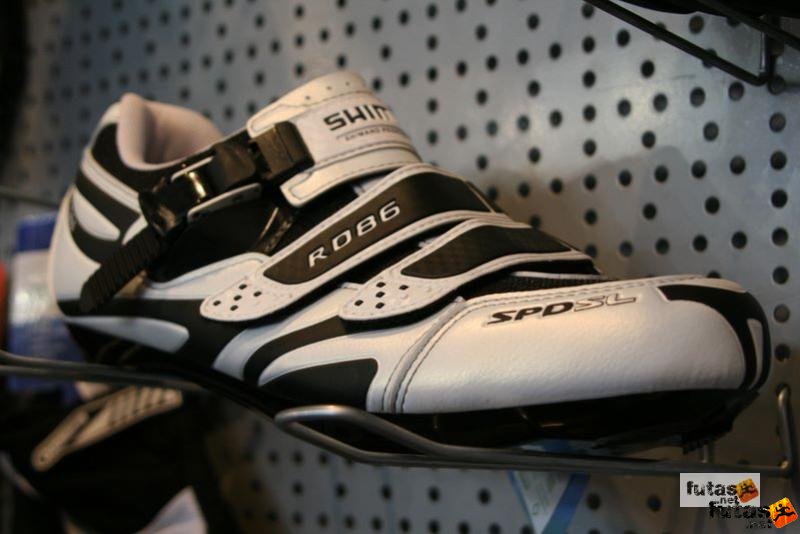 Kerékpár kiállítás Bringa-expo kerekpar_bringa_5267.jpg Shimano Men's RO86
 országúti kerékpáros cipő