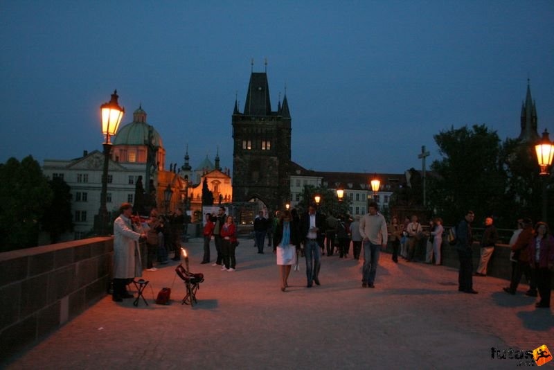 Prague Marathon Running prague_821.jpg Charles Bridge at night