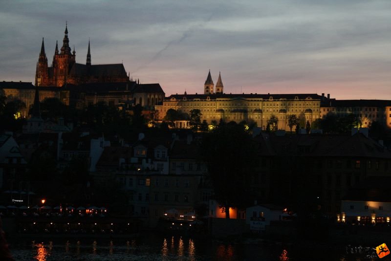 Prague Marathon Running prague_823.jpg Prague Castle at night