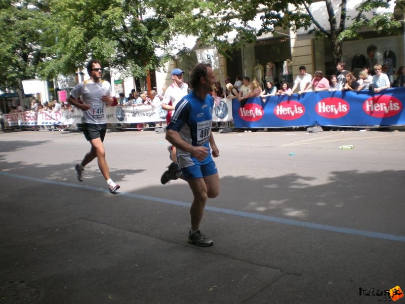 Prague Marathon Running praha_marathon_579.jpg KLAUDA Petr before the finish