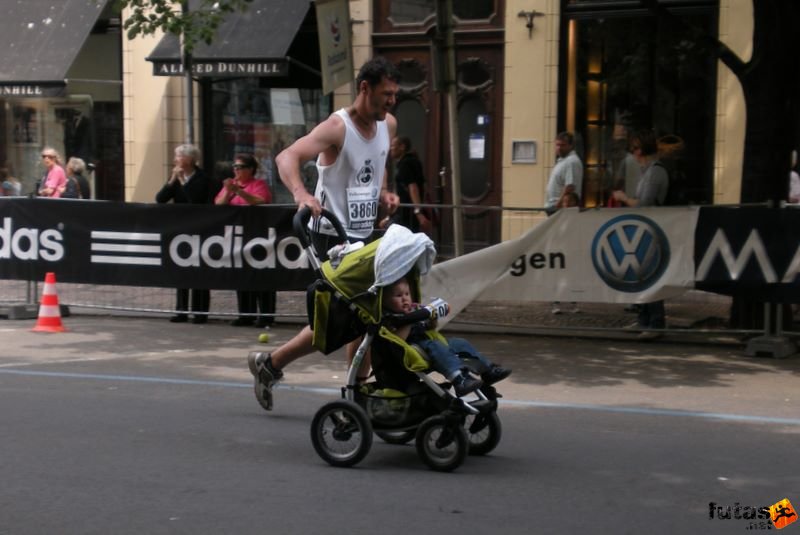 Prague Marathon Running praha_marathon_600.jpg Marathon runners  (two start number)