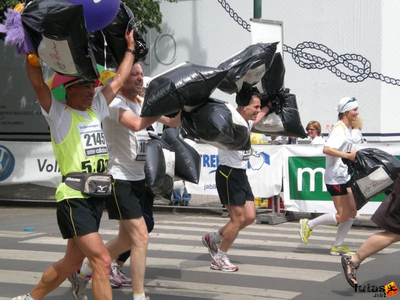Prague Marathon Running praha_marathon_620.jpg marathon runners
