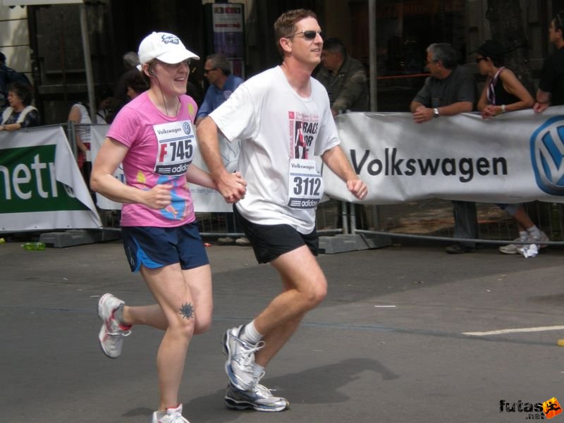 Prága Maraton praha_marathon_642.jpg YOUNG Majbritt and YOUNG Douglas Prague Marathon runners from USA Prága Maraton futás praha_marathon_642.jpg YOUNG Majbritt and YOUNG Douglas Prague Marathon runners from USA