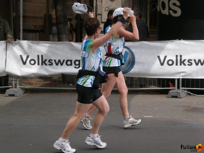 Prága Maraton futás praha_marathon_649.jpg happy marathon runners