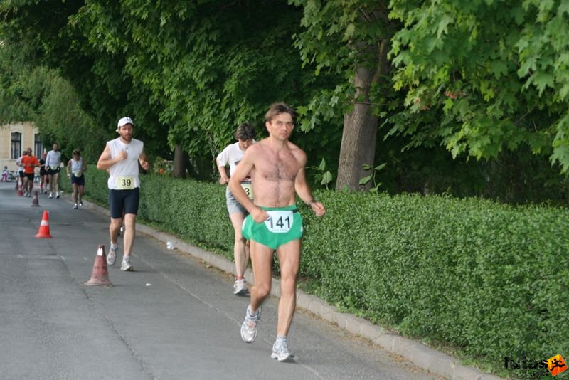 Sárvár futás este sarvar_running_8923.jpg István a 12 órás futás győztese