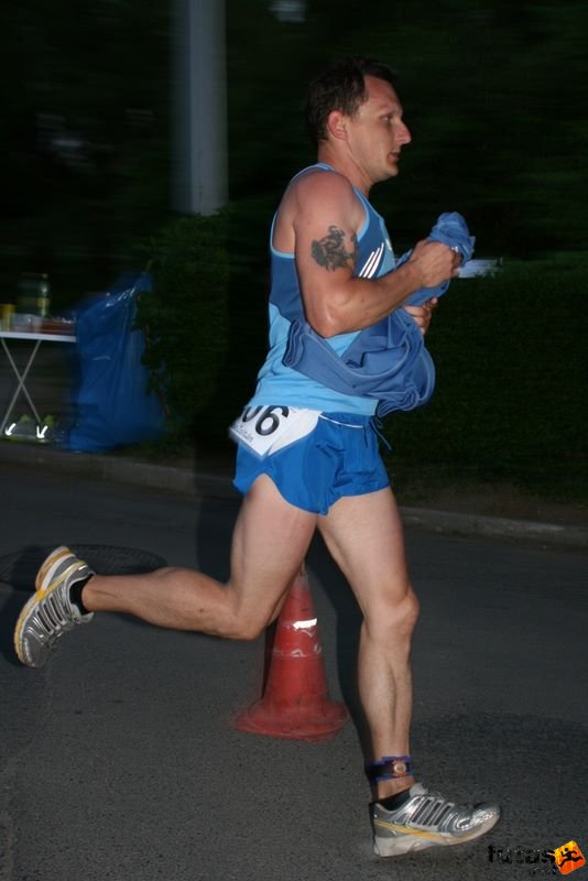 Sárvár futás este sarvar_running_8996.jpg Zoli zúzza - szigetelők győztes csapat