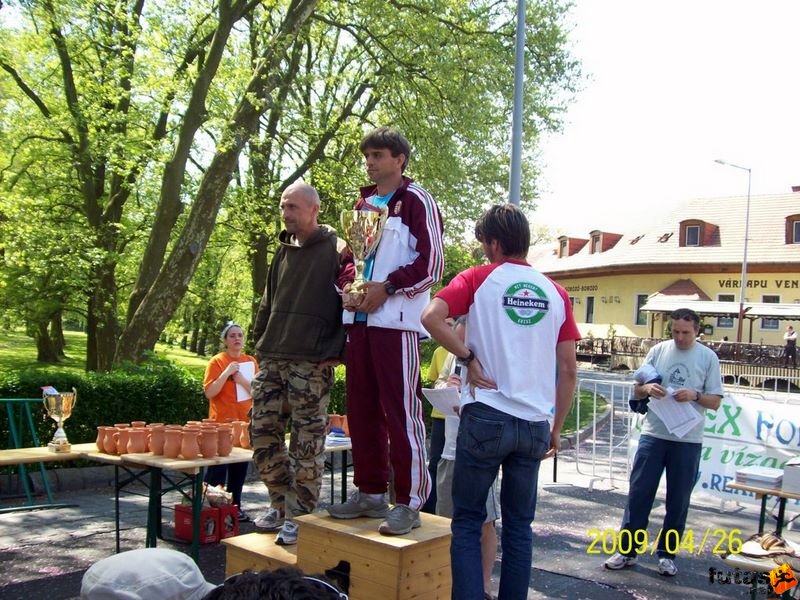 Sárvár futóverseny 253.jpg férfi 12 órás futás győztesek