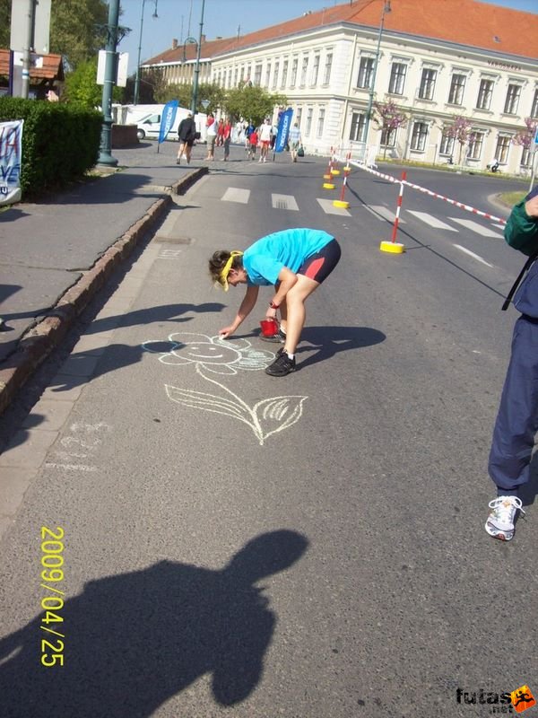 Sárvár futóverseny 46.jpg felészülés a futáshoz