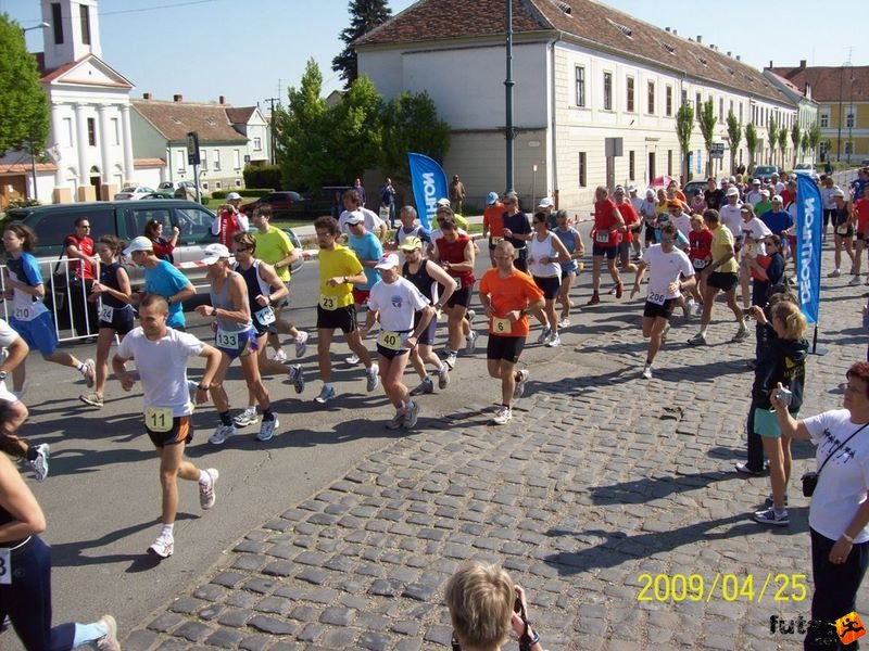 Sárvár futóverseny 62.jpg Sárvár futás