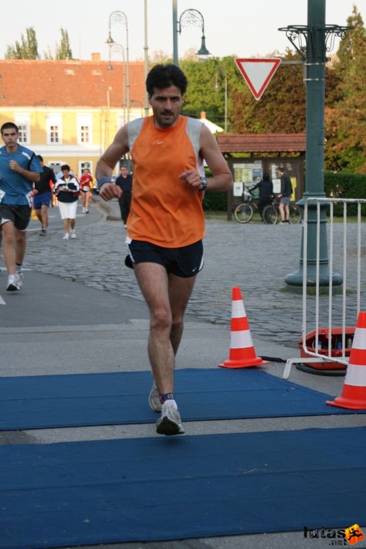 Sárvár futás sarvar_running_8862.jpg Koroknai Tamás szaggat a Szigetelők győztes csapatában Sárvár futás running sarvar_running_8862.jpg Koroknai Tamás szaggat a Szigetelők győztes csapatában