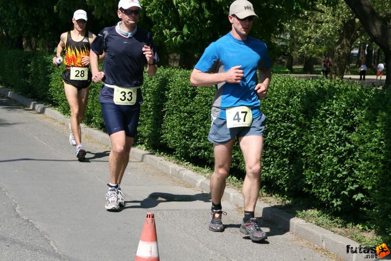 Sárvár futás és ultra futás sarvar_runners_8480.jpg 24 órs futók (balról: Ákos , Péter, Árpád)
