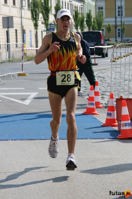 Sárvár 24 órás futók ultra_runners_9139.jpg Kónya Ákos a pályacsúcshoz közelít Sárvár 24 órás futók ultrafutás ultra_runners_9139.jpg Kónya Ákos a pályacsúcshoz közelít