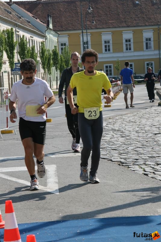 Sárvár 24 órás futók ultrafutás ultra_runners_9148.jpg János és Béla belehúznak