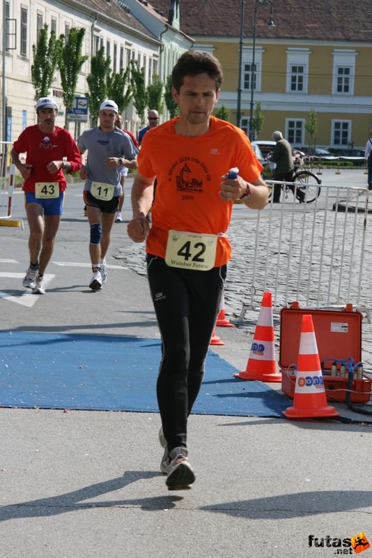 Sárvár 24 órás futók ultrafutás ultra_runners_9150.jpg Ferenc újabb köre