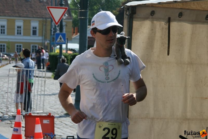 Sárvár 24 órás futók ultrafutás ultra_runners_9156.jpg Fut a Fekete macska