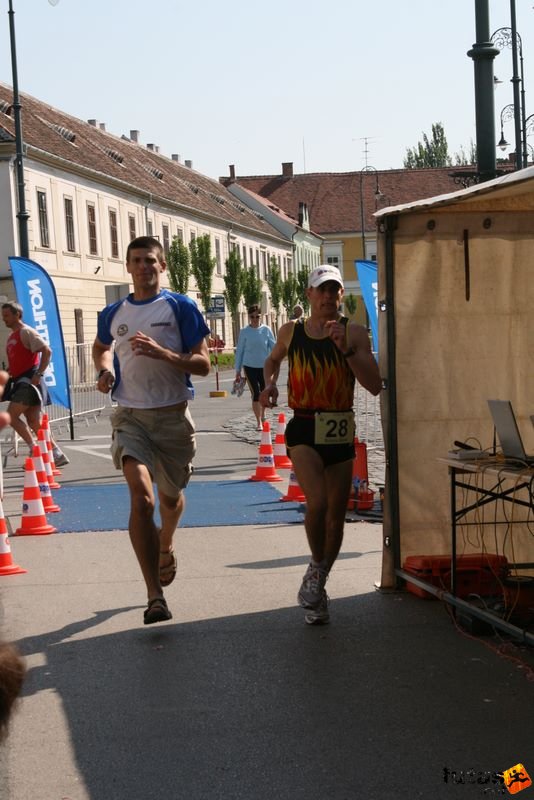 Sárvár 24 órás futók ultra_runners_9214.jpg Kónya Ákos fantasztikus utolsó futókörrel Sárvár 24 órás futók ultrafutás ultra_runners_9214.jpg Kónya Ákos fantasztikus utolsó futókörrel