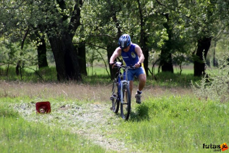 Terep Duatlon Aquincum-Mocsáros Terep Fesztivál terep_duatlon_128.jpg át az árkon