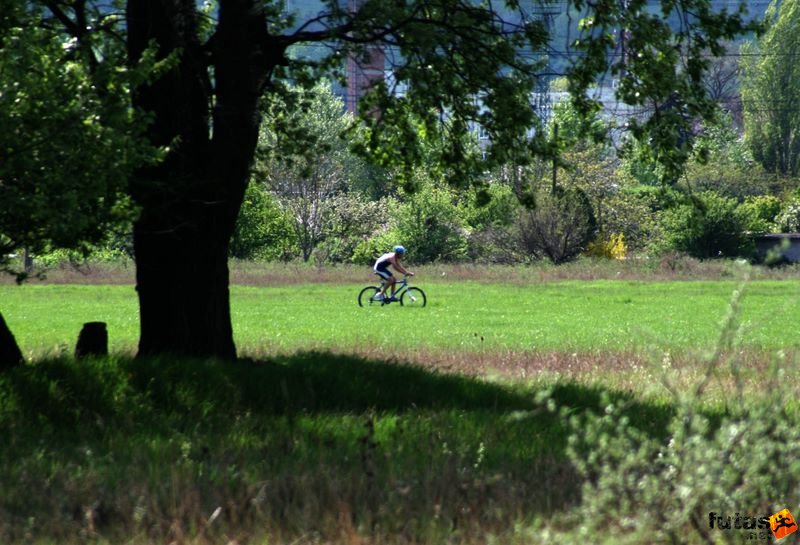 Terep Duatlon Aquincum-Mocsáros Terep Fesztivál terep_duatlon_133.jpg kerépározás át a mezőn