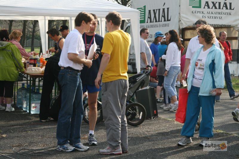 Tóparti Futóparti futáshoz készülve Reggel toparti_futoparti_futas_5469.jpg gyors megbeszélés