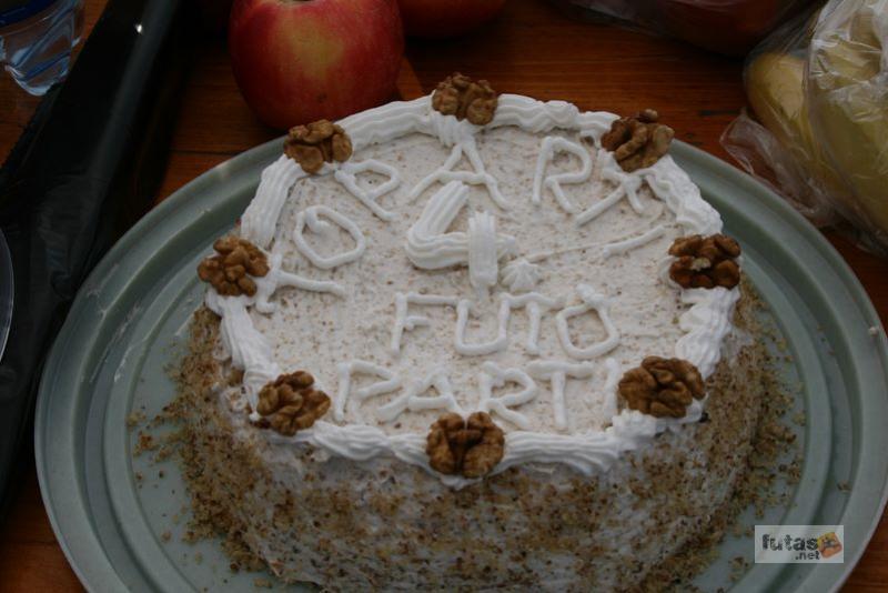 Tóparti Futóparti futáshoz készülve Reggel toparti_futoparti_futas_5492.jpg Torta  4 évesek lettünk