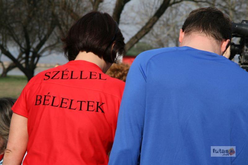 Tóparti Futóparti futáshoz készülve Reggel toparti_futoparti_futas_5557.jpg Széllel béleltek