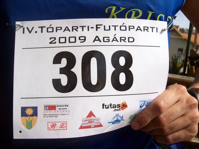 Tóparti futóparti futás 47.jpg Tóparti Futóparti rajtszám Tóparti futóparti futás Agárd Velencei-tó 47.jpg Tóparti Futóparti rajtszám