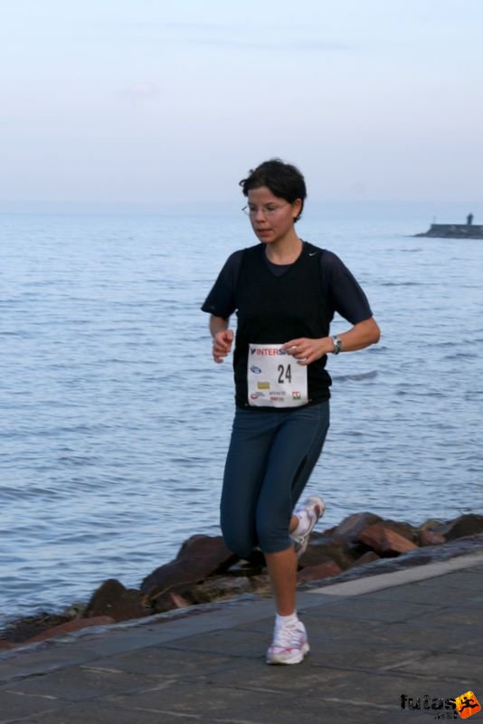 Balaton Maraton harmad maraton Siófok Ladányi Tímea, Óbudai Futókör Balaton Maraton 1/3 marathon futás Siófok, Ladányi Tímea, Óbudai Futókör