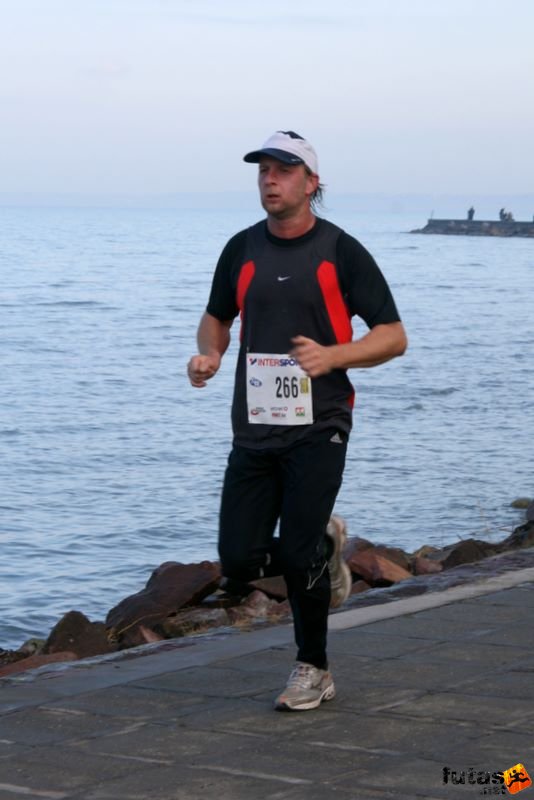 Balaton Maraton harmad maraton Siófok Kotsis Tibor, Poroszkálók Se, Székesfehérvár Balaton Maraton 1/3 marathon futás Siófok, Kotsis Tibor, Poroszkálók Se, Székesfehérvár