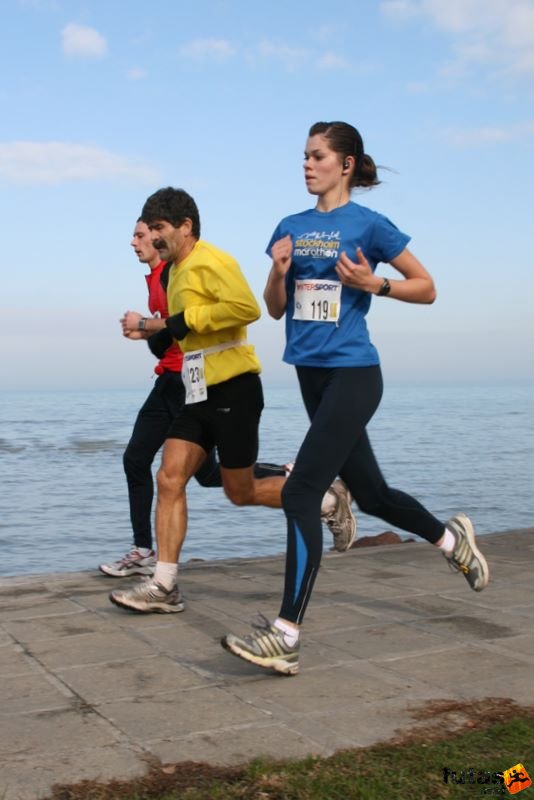 Balaton Maraton harmad maraton Siófok első lábra érkezés fázisai , futás talajfogás Balaton Maraton 1/3 marathon futás Siófok, első lábra érkezés fázisai , futás talajfogás